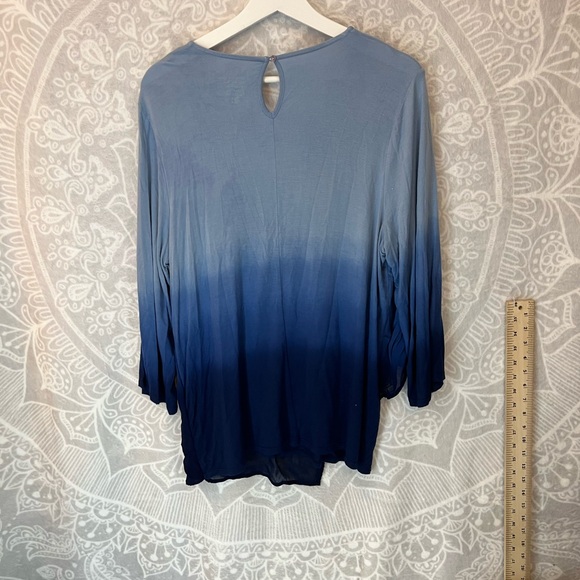 CHICOS SIZE 2 M/L NAVY BLUE OMBRÉ FLOWY TOP - Picture 3 of 9